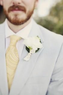 wedding photo - Белый бутоньерка